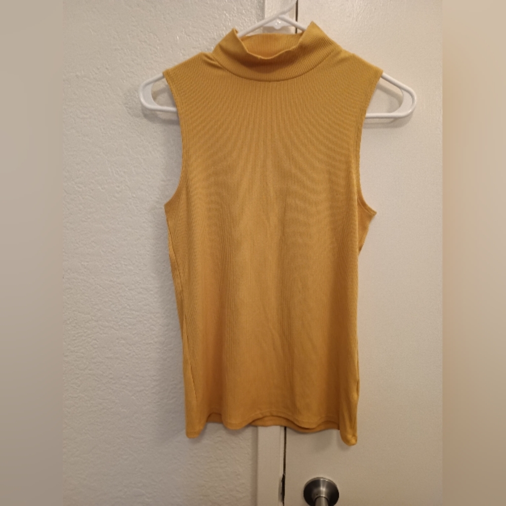 No Boundaries Yellow Women's turtleneck, sleeveless Blouse (7-9) M